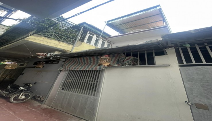 Bán nhà Hồ Sen Vĩnh Ninh, Thanh Trì, 3 tầng x 40m2, 100m ra ô tô tránh, 3.95 tỷ